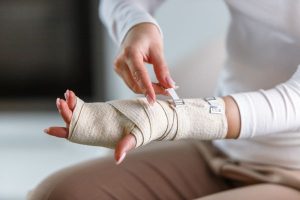 A lady with arm injury in Vancouver, WA who will call her attorney after treatment to discuss her personal injury case.