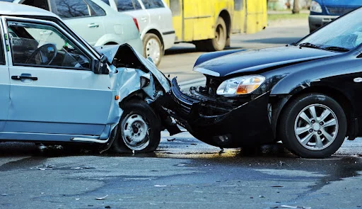 La escena de un accidente de coche.